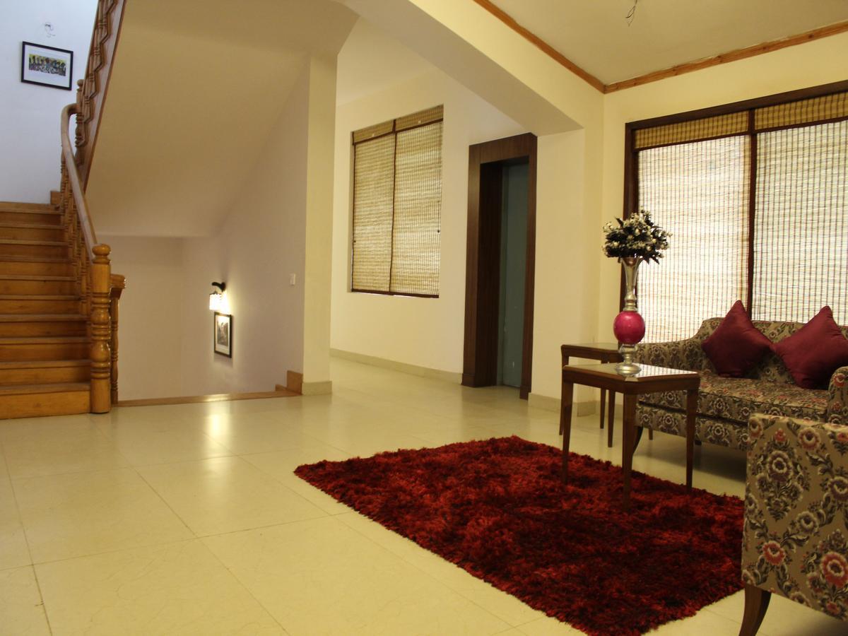 Oyo 2531 Hotel Una Comfort Misty Oak Нейнитал Екстериор снимка
